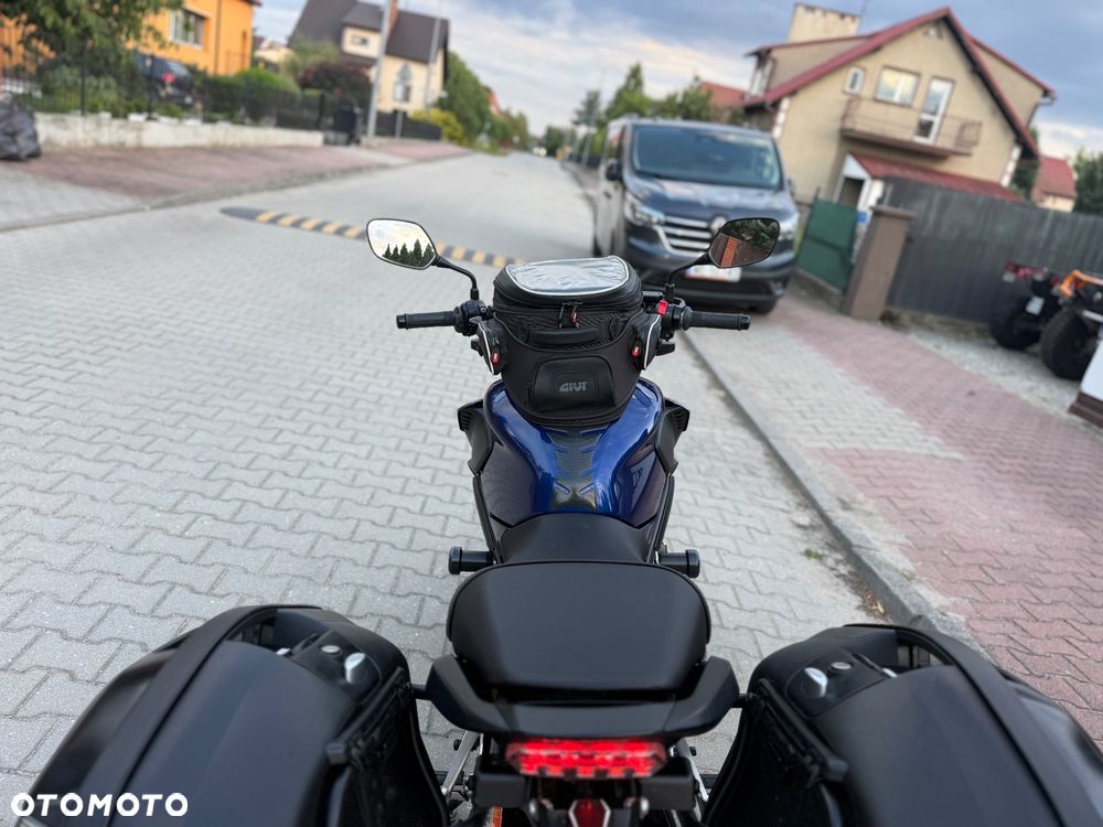 Honda CB - 12