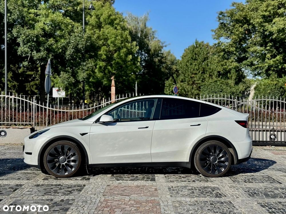 Tesla Model Y - 2