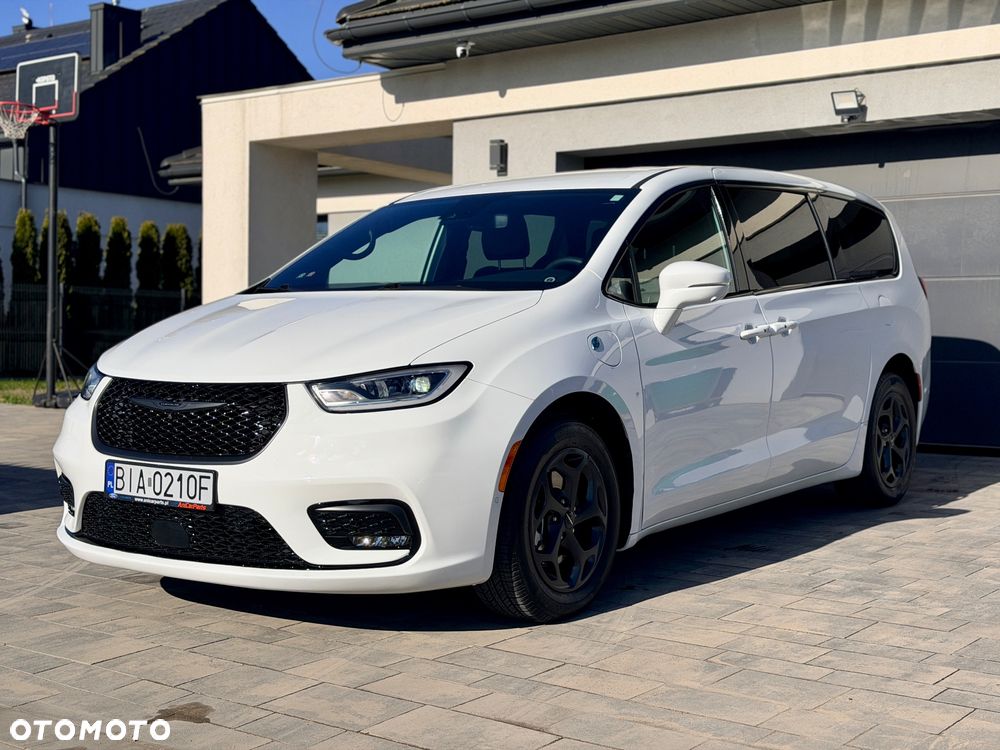 Chrysler Pacifica - 2
