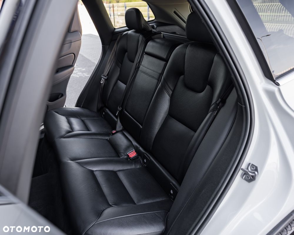 Volvo XC 60 B4 D Geartronic Momentum Pro - 31