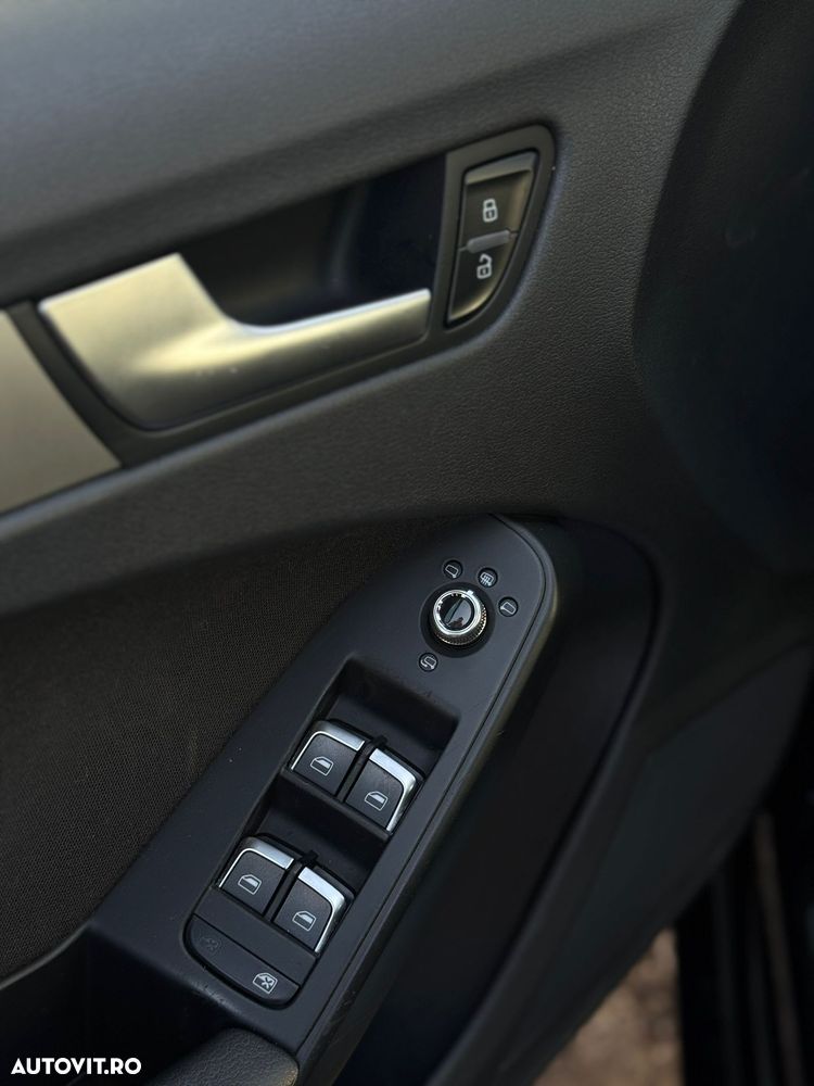 Audi A4 2.0 TDI DPF multitronic Attraction - 33