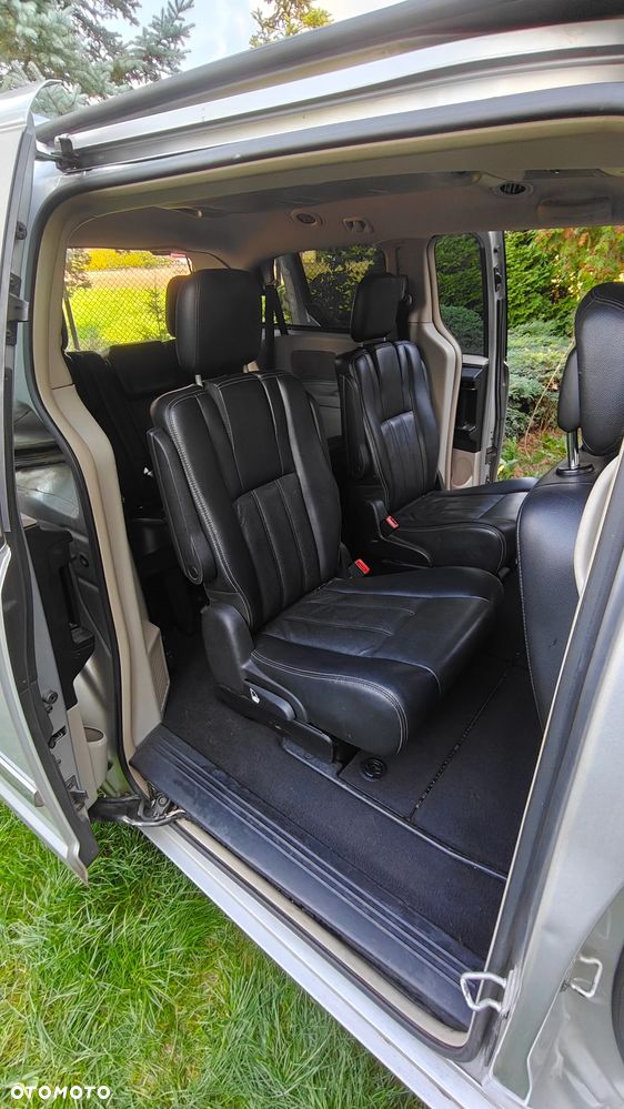 Chrysler Town & Country - 21