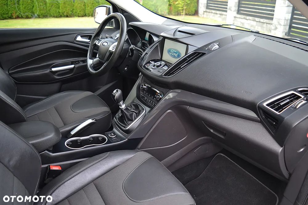 Ford Kuga 2.0 TDCi 2x4 Titanium - 23