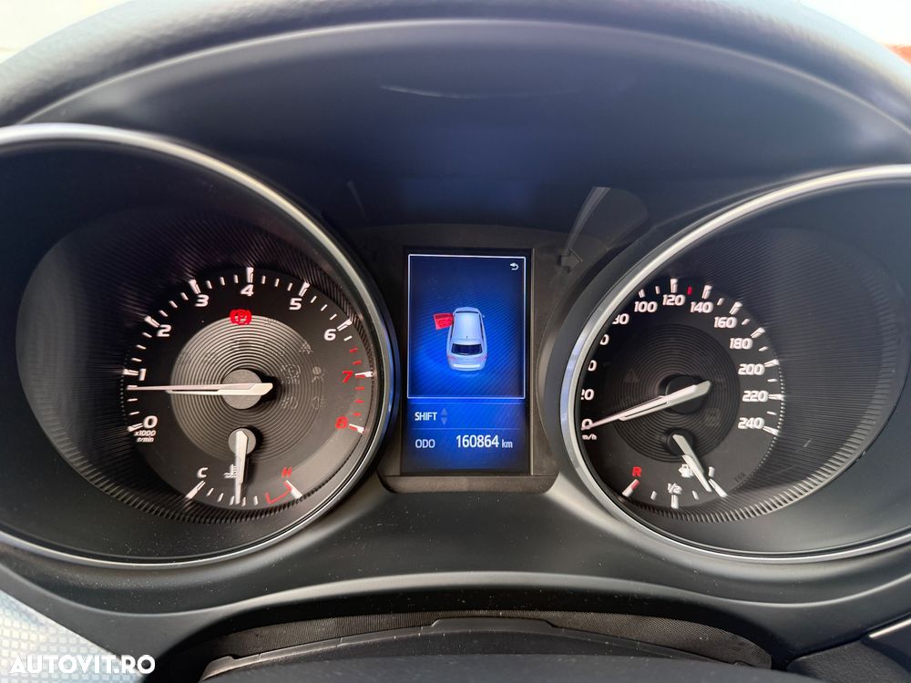 Toyota Avensis 1.6 Comfort - 12