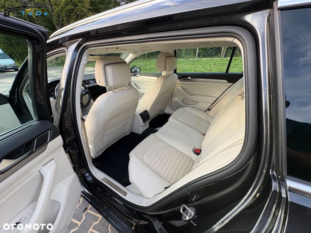 Volkswagen Passat Variant 2.0 TDI SCR 4Motion DSG Highline - 28