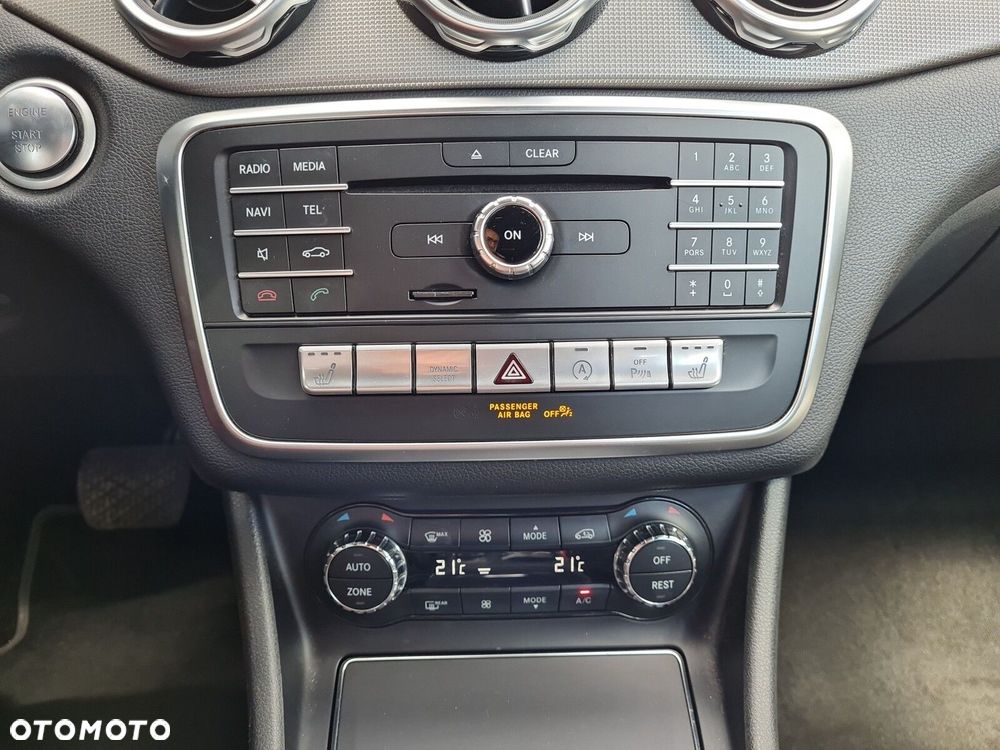 Mercedes-Benz GLA 180 7G-DCT Urban - 25