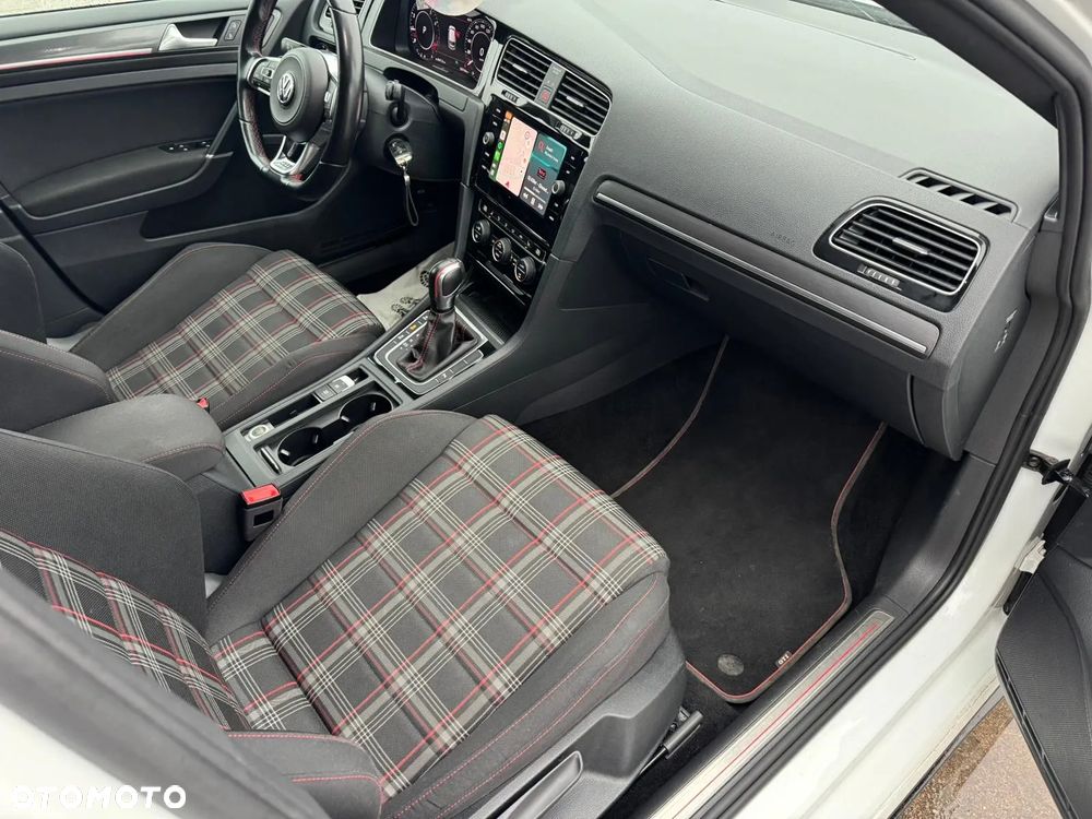 Volkswagen Golf GTI 2.0 TSI OPF DSG Performance - 17