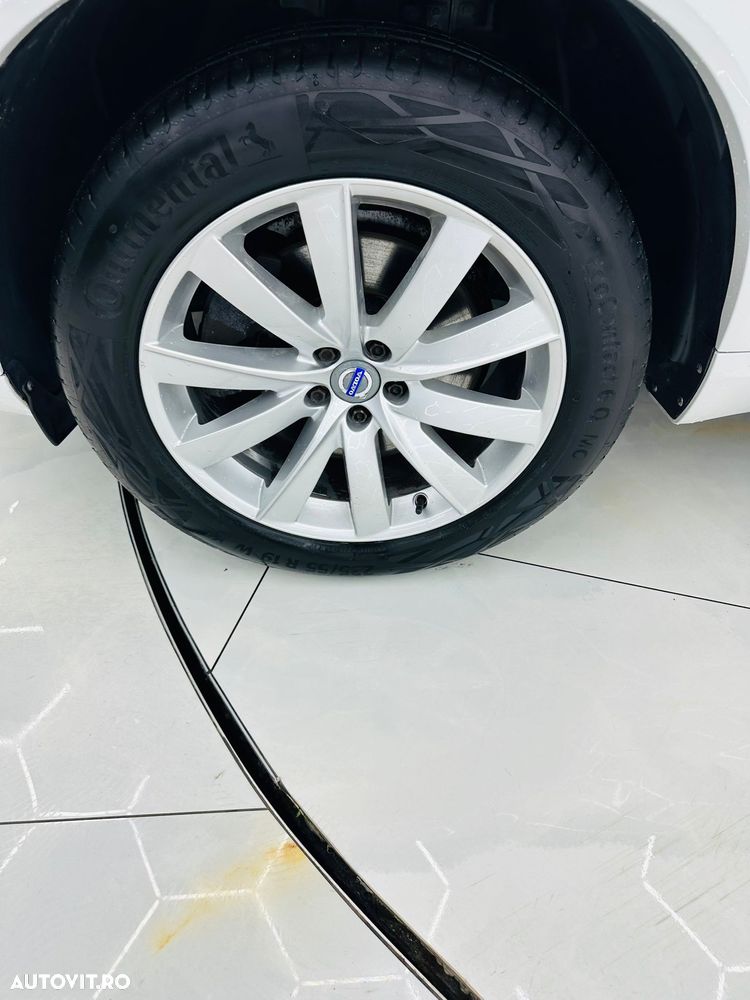 Volvo XC 90 D5 AWD Geartronic Momentum - 9