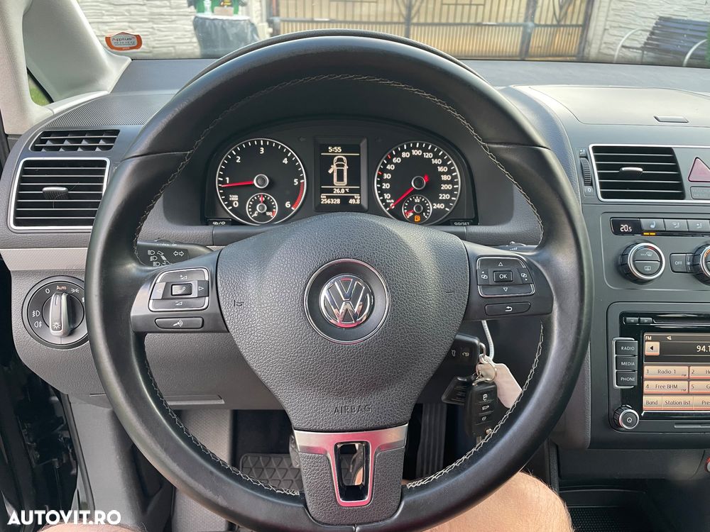 Volkswagen Touran - 32