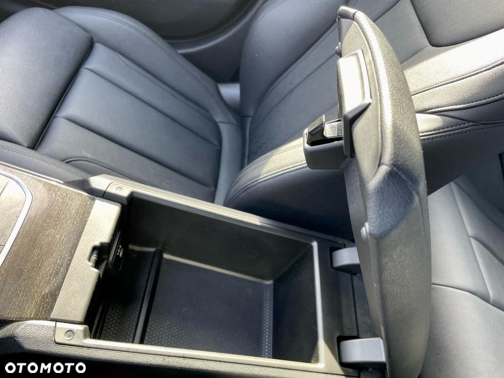BMW Seria 3 330i - 12
