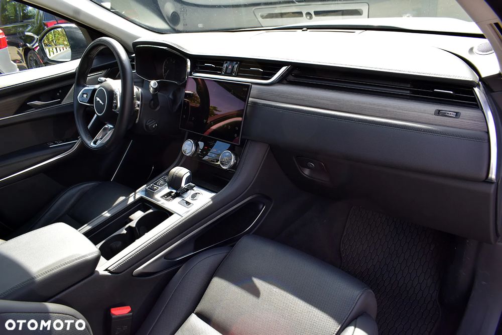 Jaguar F-Pace P250 AWD - 11