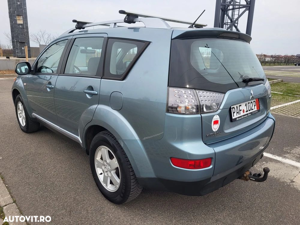 Mitsubishi Outlander - 4