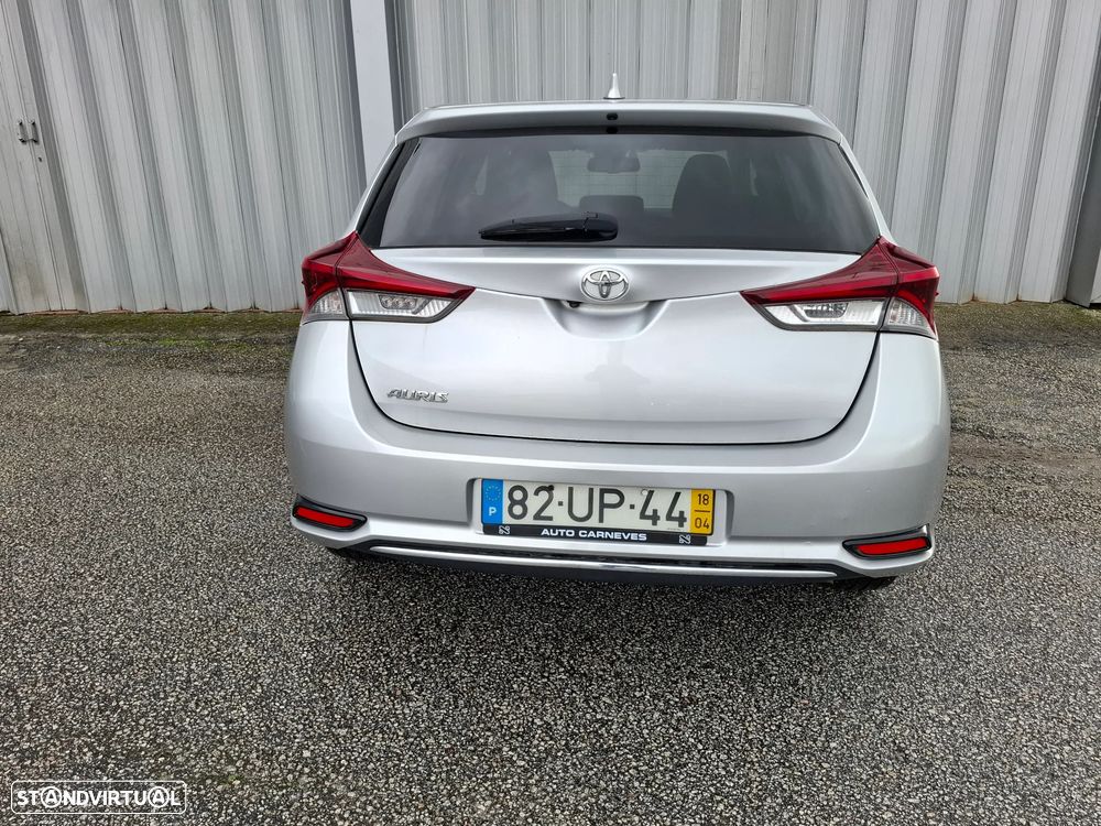 Toyota Auris 1.4 D-4D Comfort+Pack Sport - 2