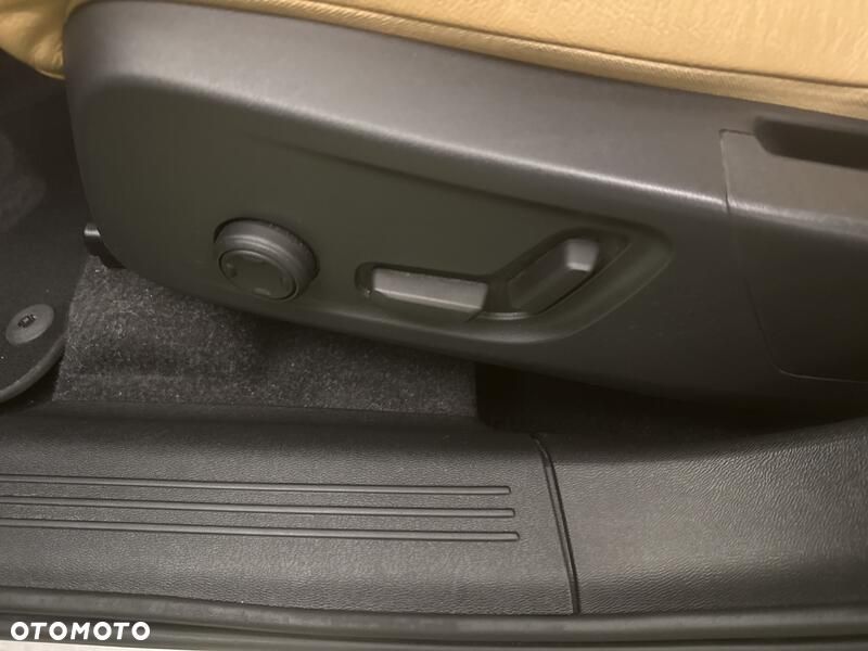 Volvo XC 40 - 18