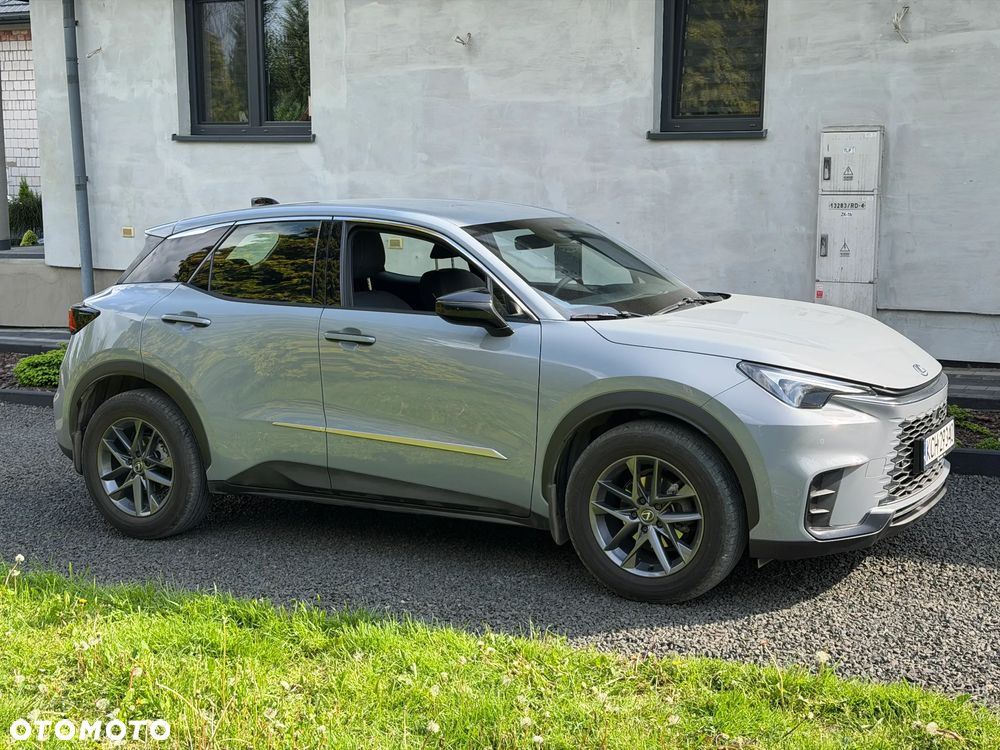 Lexus LBX 1.5 Hybrid - 4