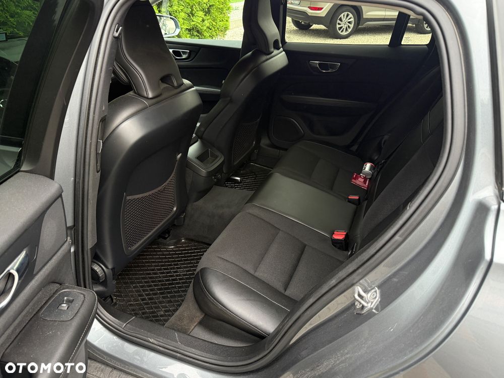 Volvo V60 Cross Country - 9