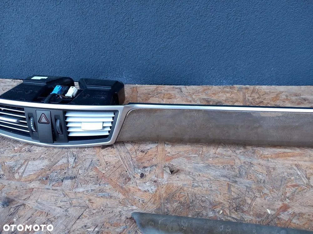 dekor konsoli dekory listwa kratka nawiewu środkowa mercedes w212 europa - 3