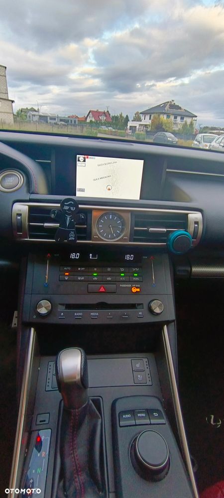 Lexus IS 200t F Sport - 21