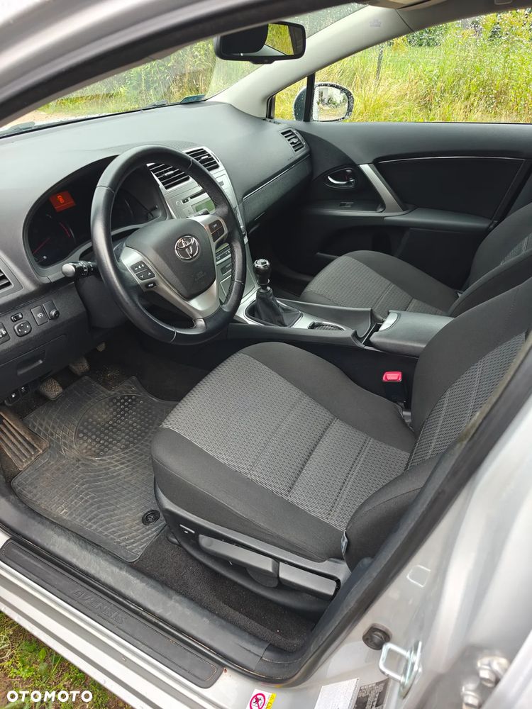 Toyota Avensis - 10