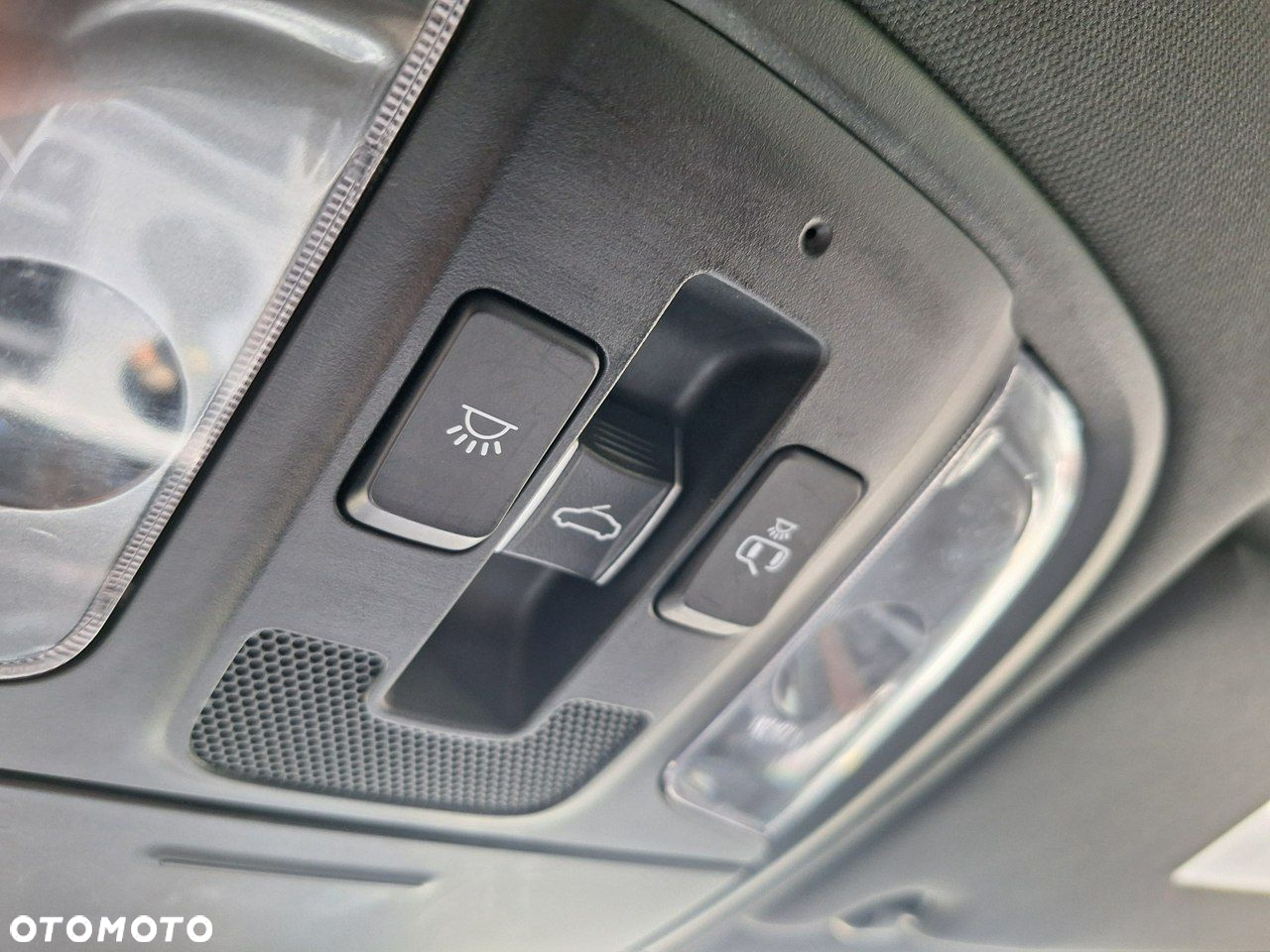 Kia Stinger - 32