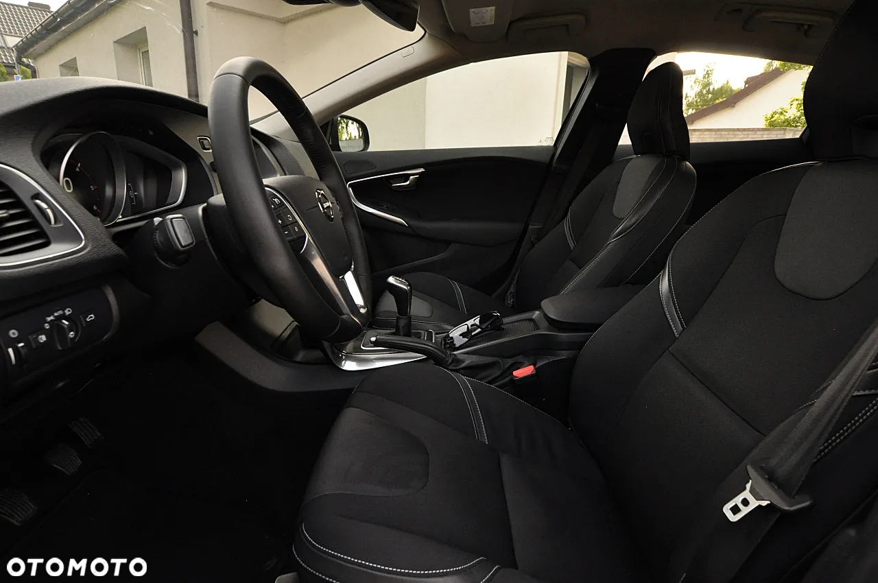 Volvo V40 D2 Momentum - 16