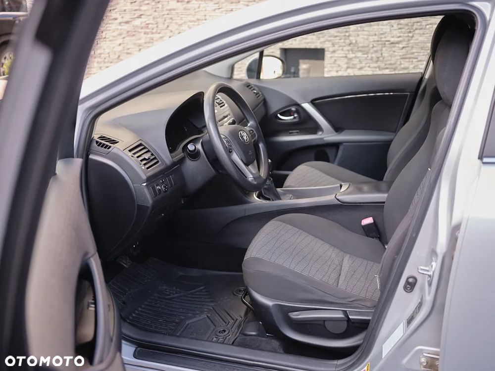 Toyota Avensis 1.8 Luna - 9