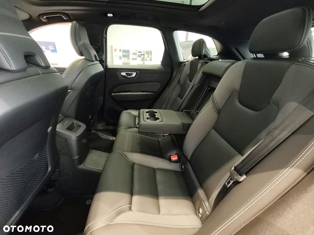 Volvo XC 60 T6 Plug-In Hybrid AWD Plus Black Edition - 18