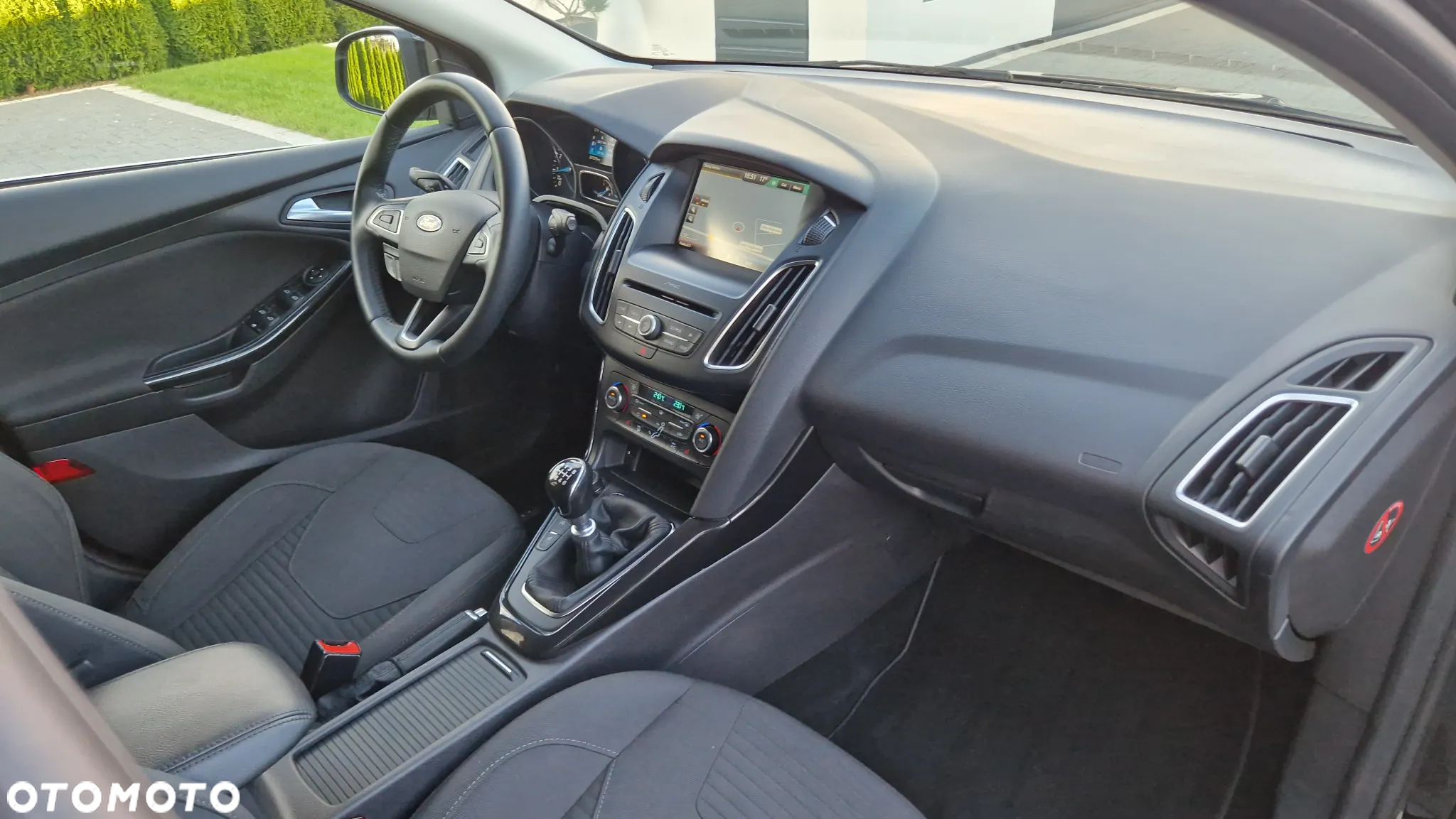 Ford Focus Turnier 1.0 EcoBoost Start-Stopp-System TITANIUM - 10