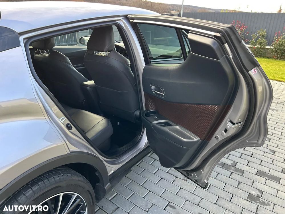 Toyota C-HR Hybrid Style - 28