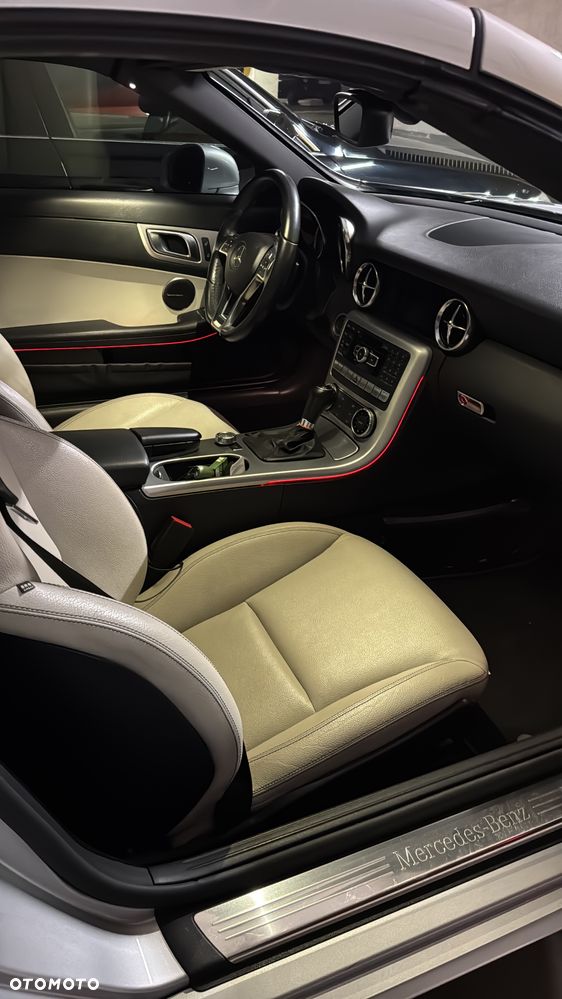 Mercedes-Benz SLK 250 CGI - 36