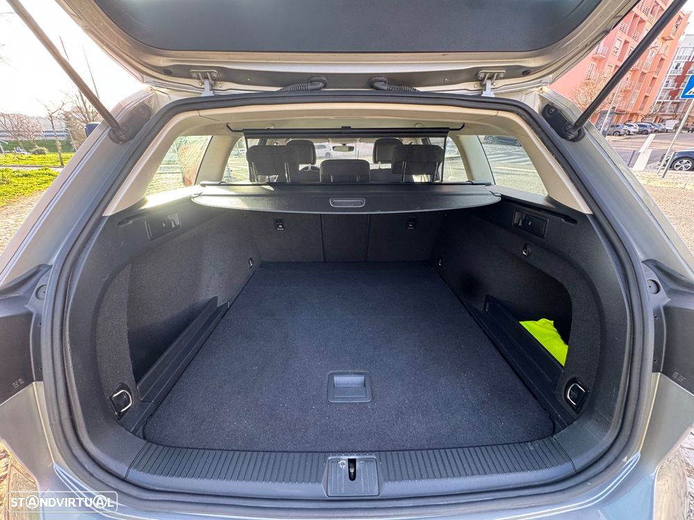 VW Passat Variant 2.0 TDi Confortline - 18