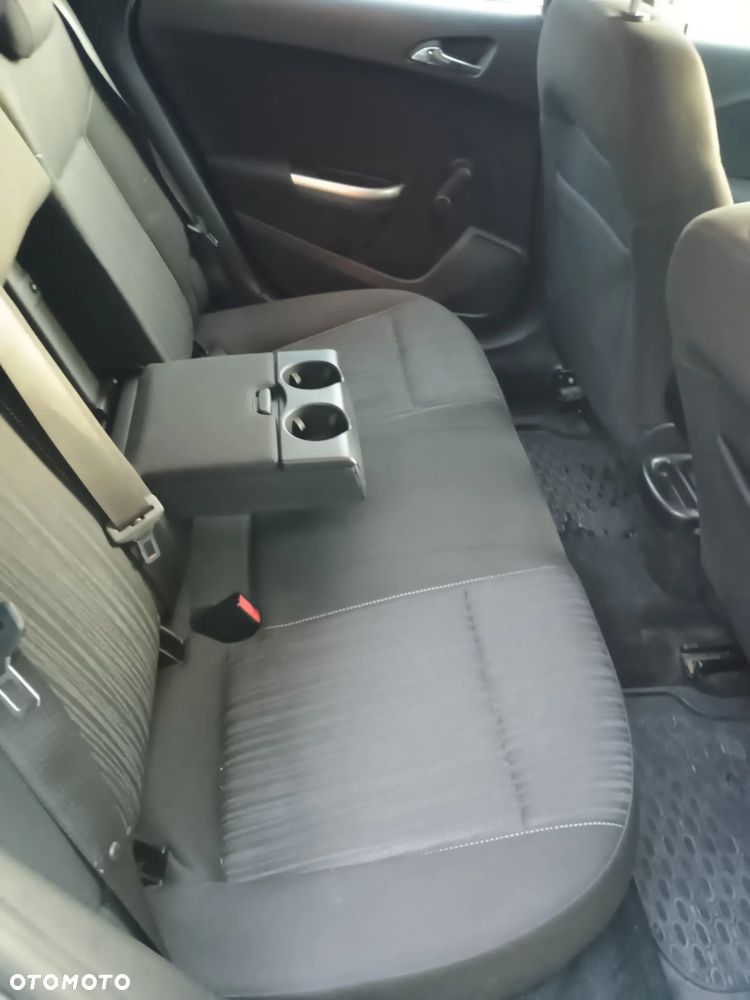 Opel Astra 1.6 Enjoy - 11