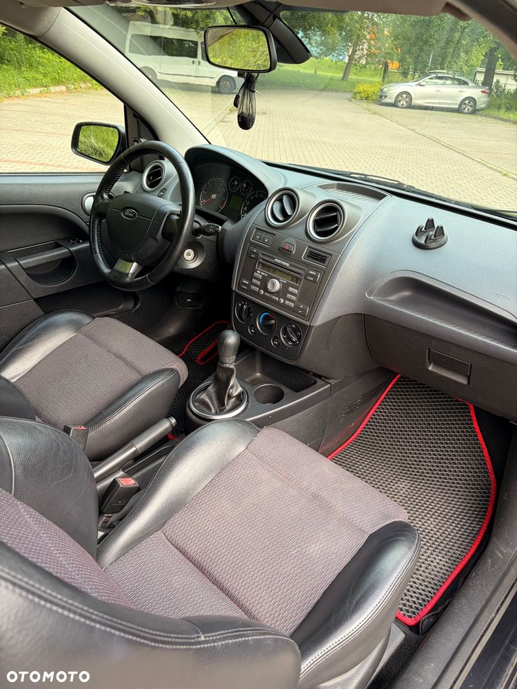 Ford Fiesta 1.4 Ghia - 8