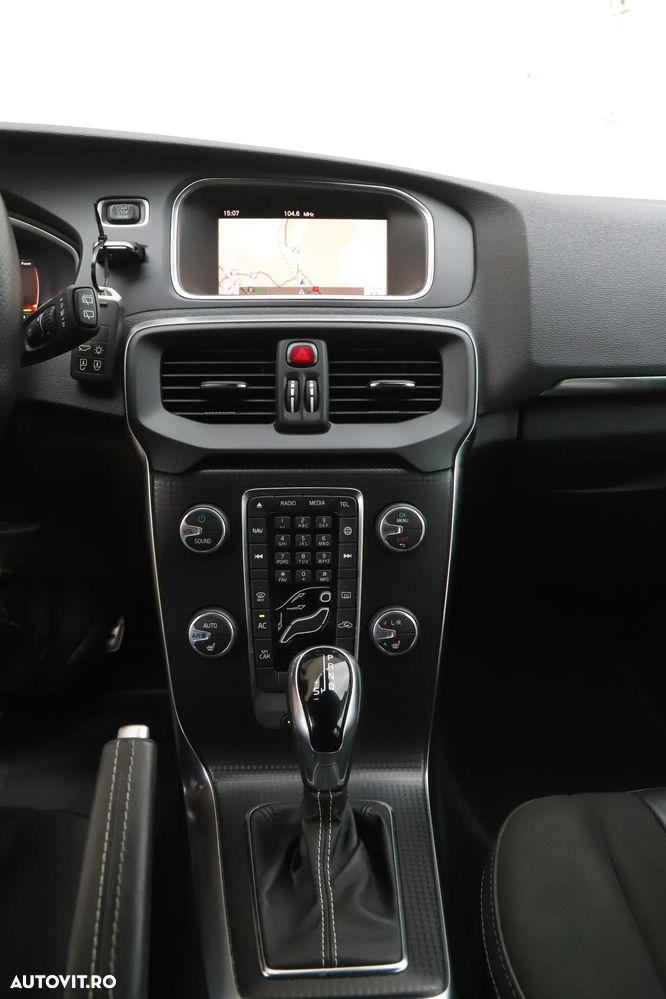 Volvo V40 D3 Geartronic RDesign - 12