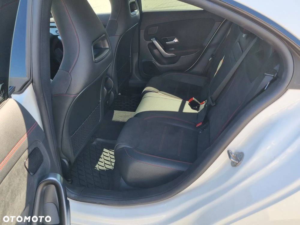 Mercedes-Benz CLA 200 4-Matic 8G-DCT - 5