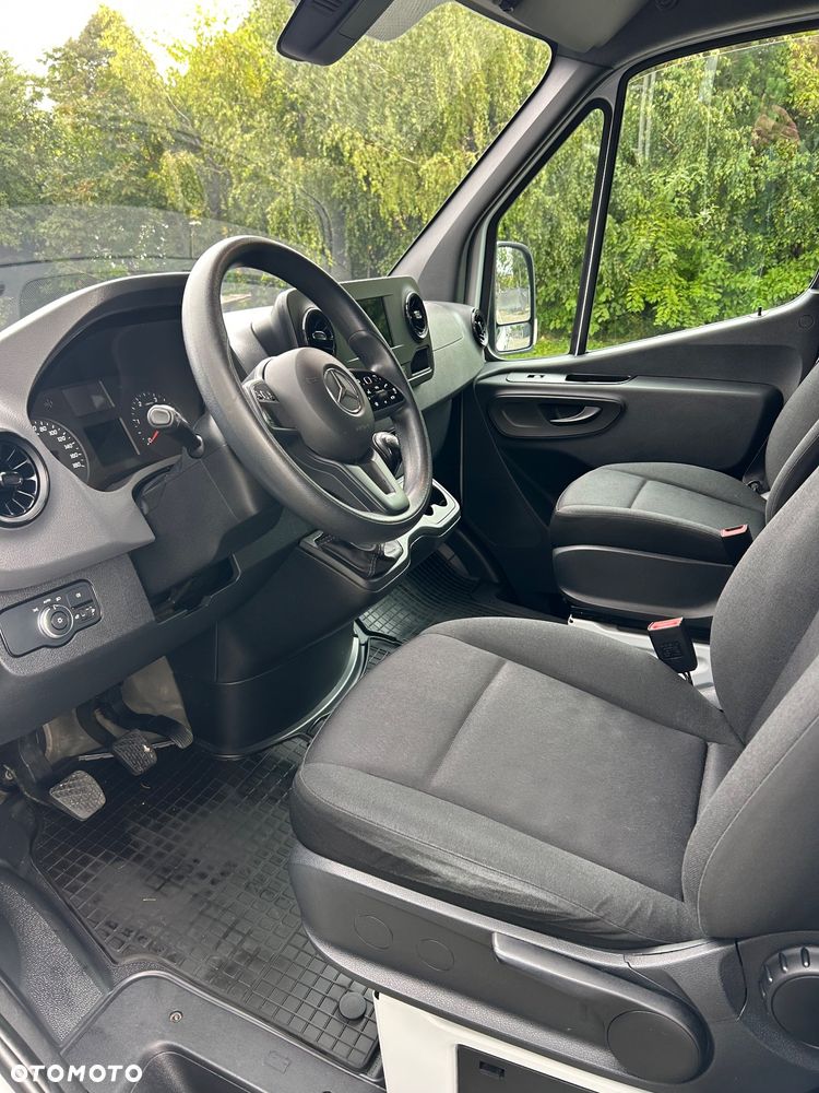 Mercedes-Benz Sprinter - 12