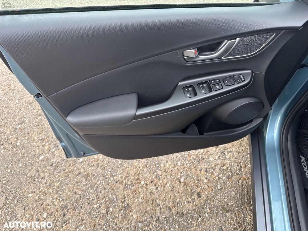 Hyundai KONA - 15