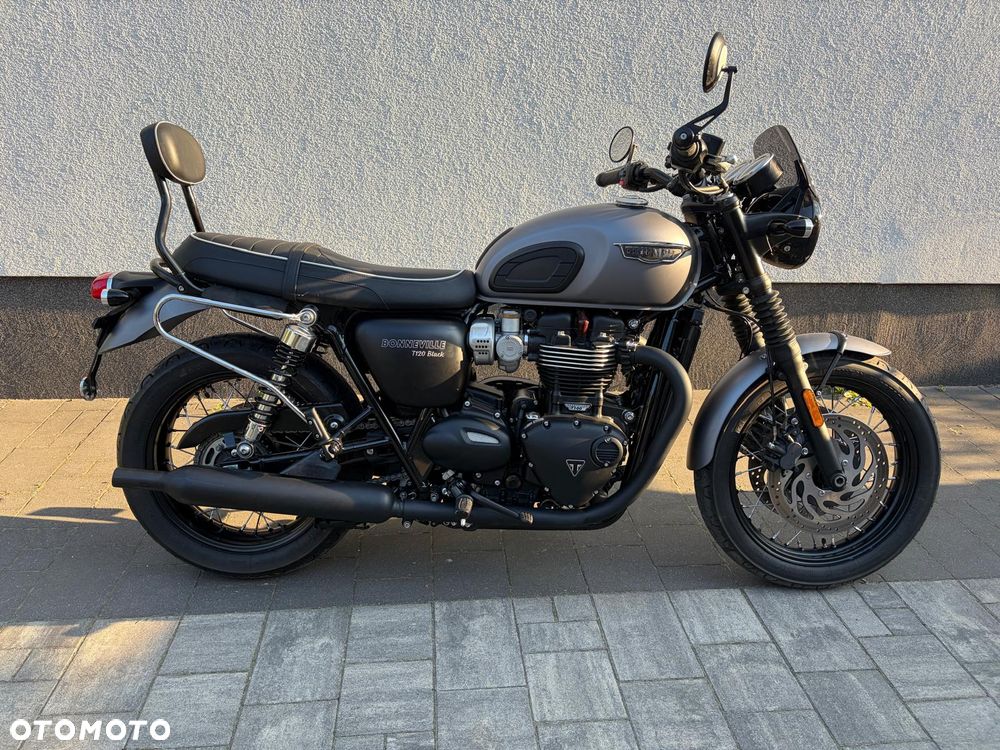 Triumph Bonneville - 3