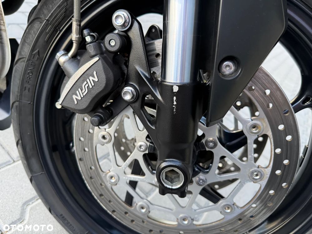 Triumph Street Triple - 13