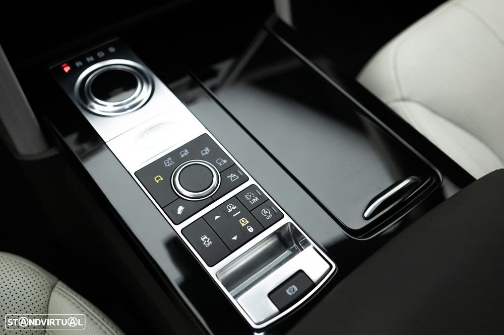 Land Rover Discovery 3.0 TD6 HSE Auto - 40