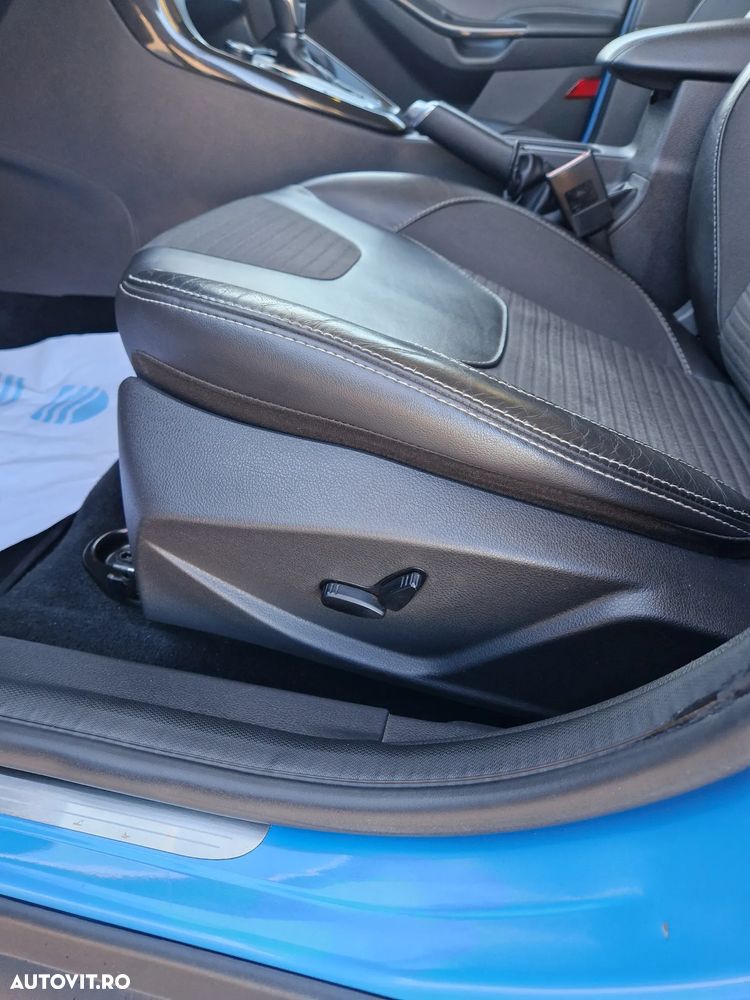 Ford Focus 1.5 TDCi Powershift Titanium - 11