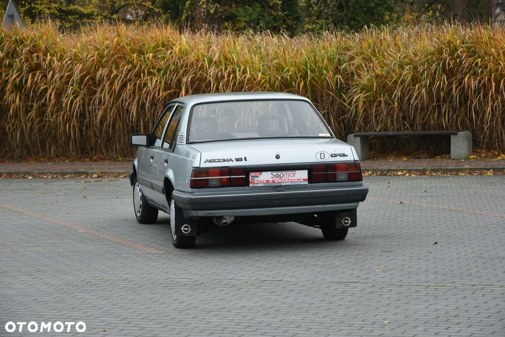 Opel Ascona 1.6 L - 16