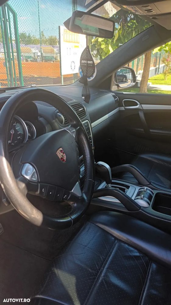 Porsche Cayenne Turbo S Aut - 32