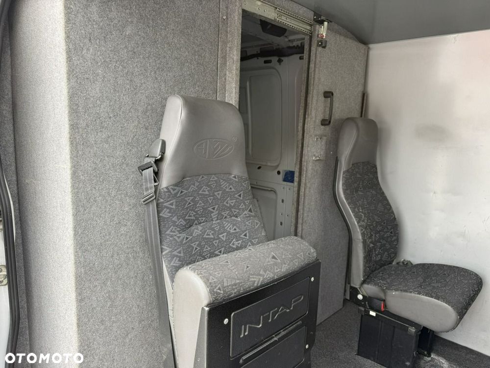 Mercedes-Benz Sprinter - 20
