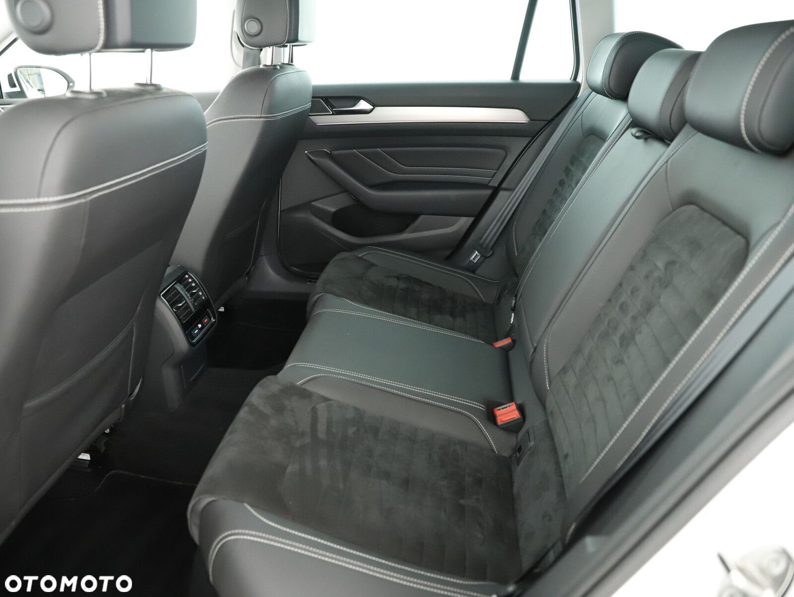 Volkswagen Passat 2.0 TDI 4Mot Elegance DSG - 21