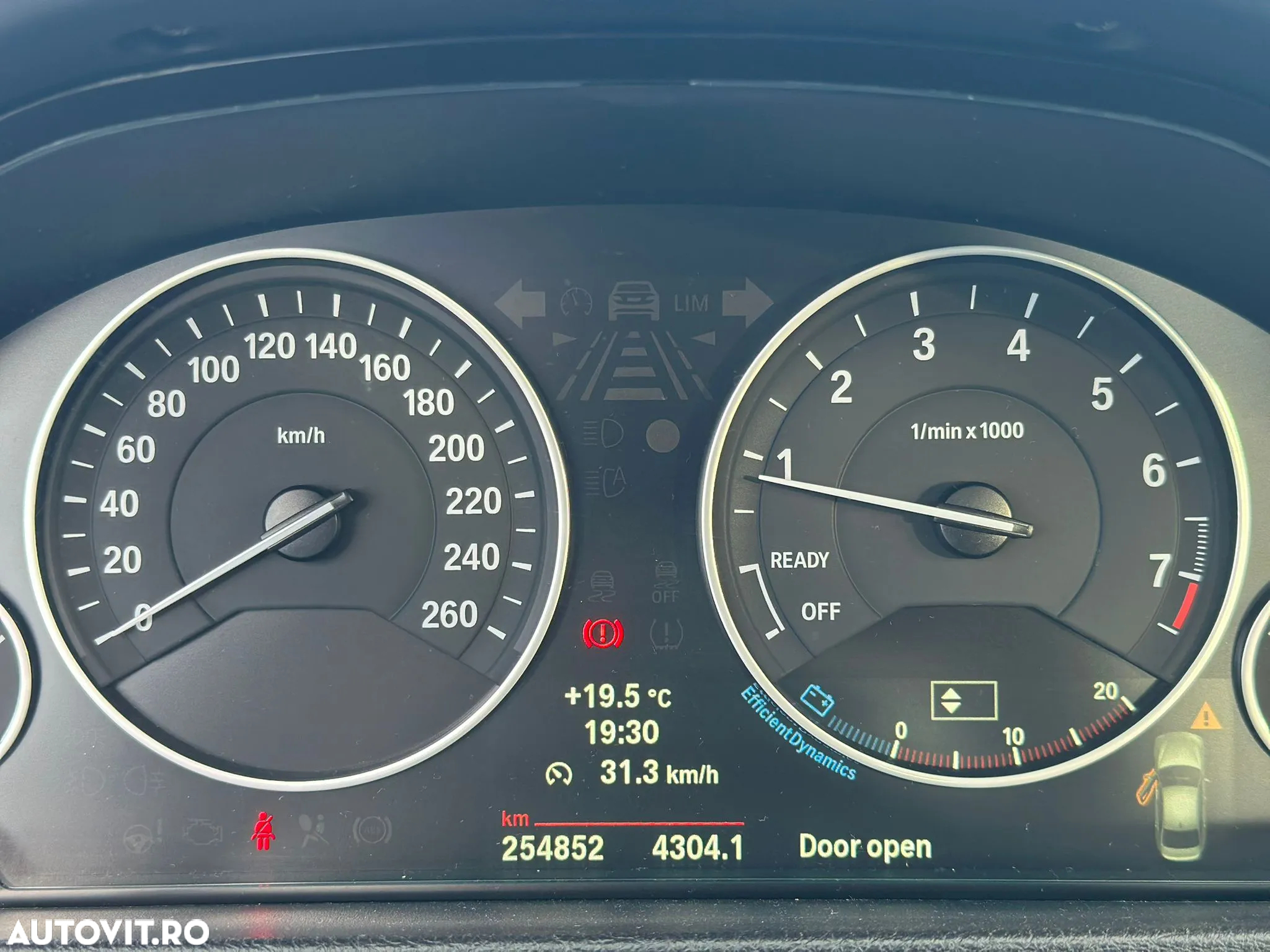 BMW Seria 3 328i xDrive Sport Line - 24