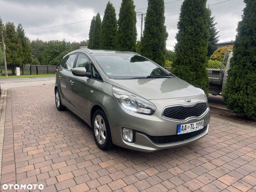 Kia Carens 1.6 GDI Dream Team Edition - 1