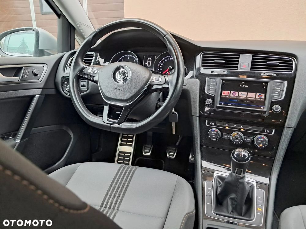 Volkswagen Golf 1.6 TDI BlueMotion Technology Allstar - 25