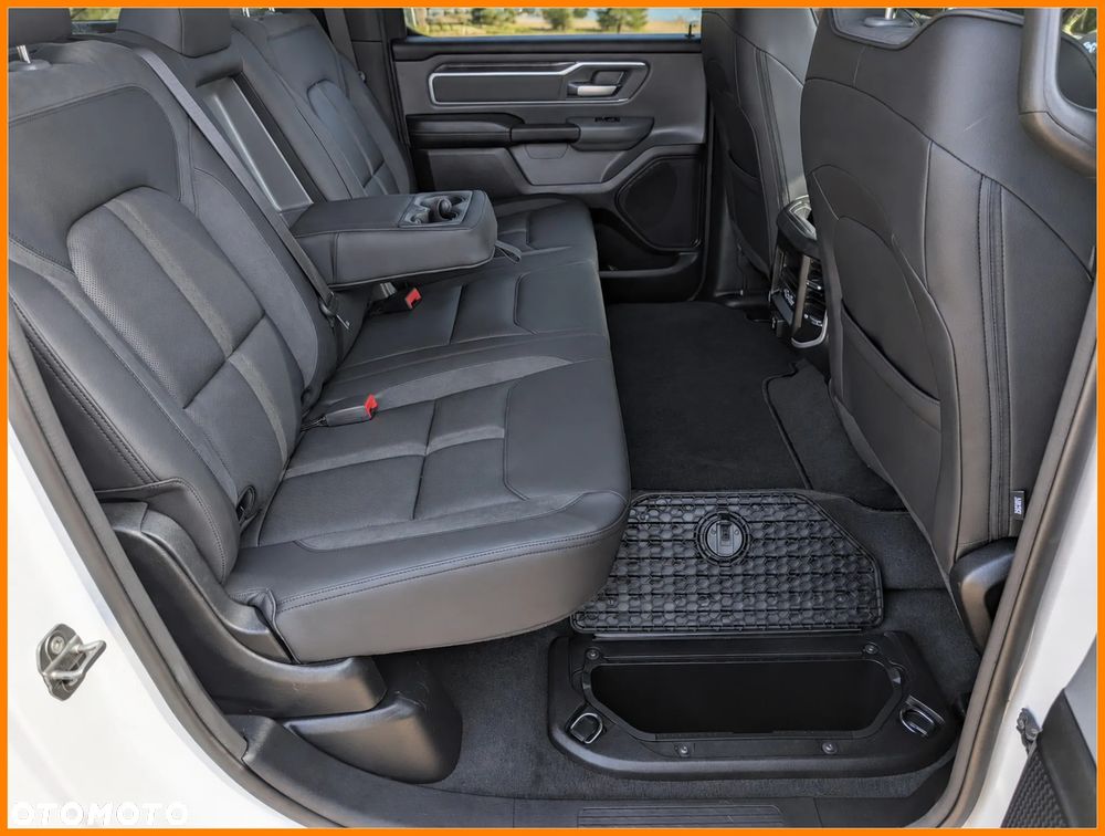 RAM 1500 Crew Cab Shortbed Bighorn - 24