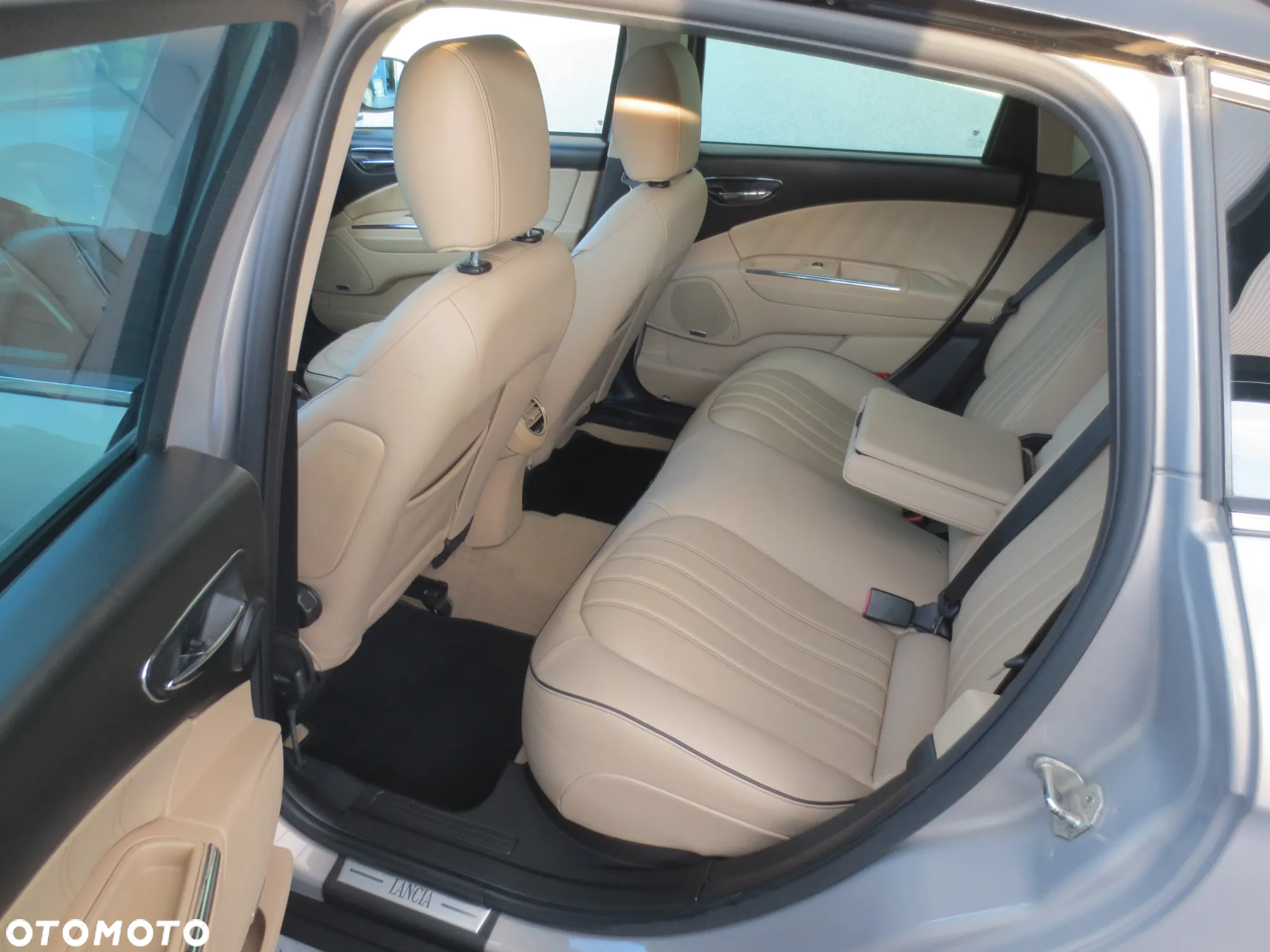 Lancia Delta 1.8 T-Jet Executive Sportronic - 11